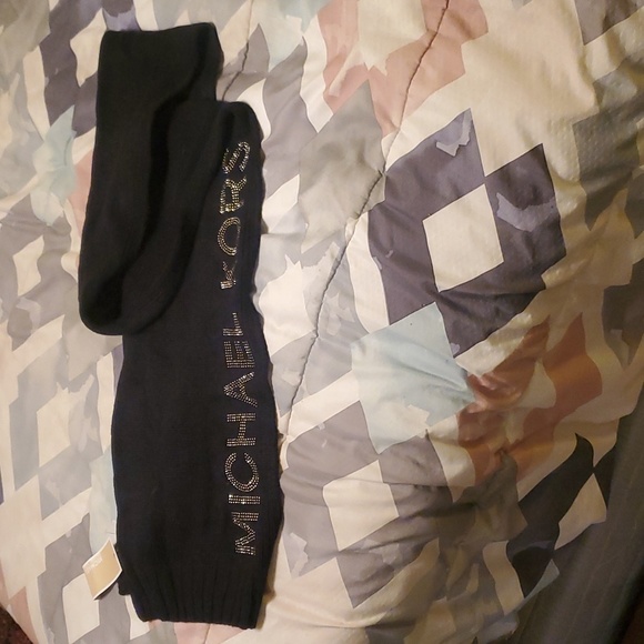 NWT Michael Kors Black Scarf - Picture 1 of 9